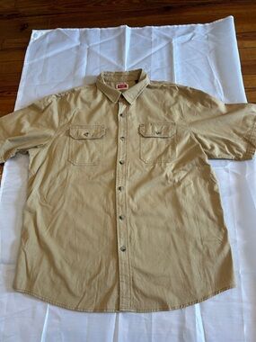 Wrangler Men's Short-Sleeve Button-Down Shirt in Beige